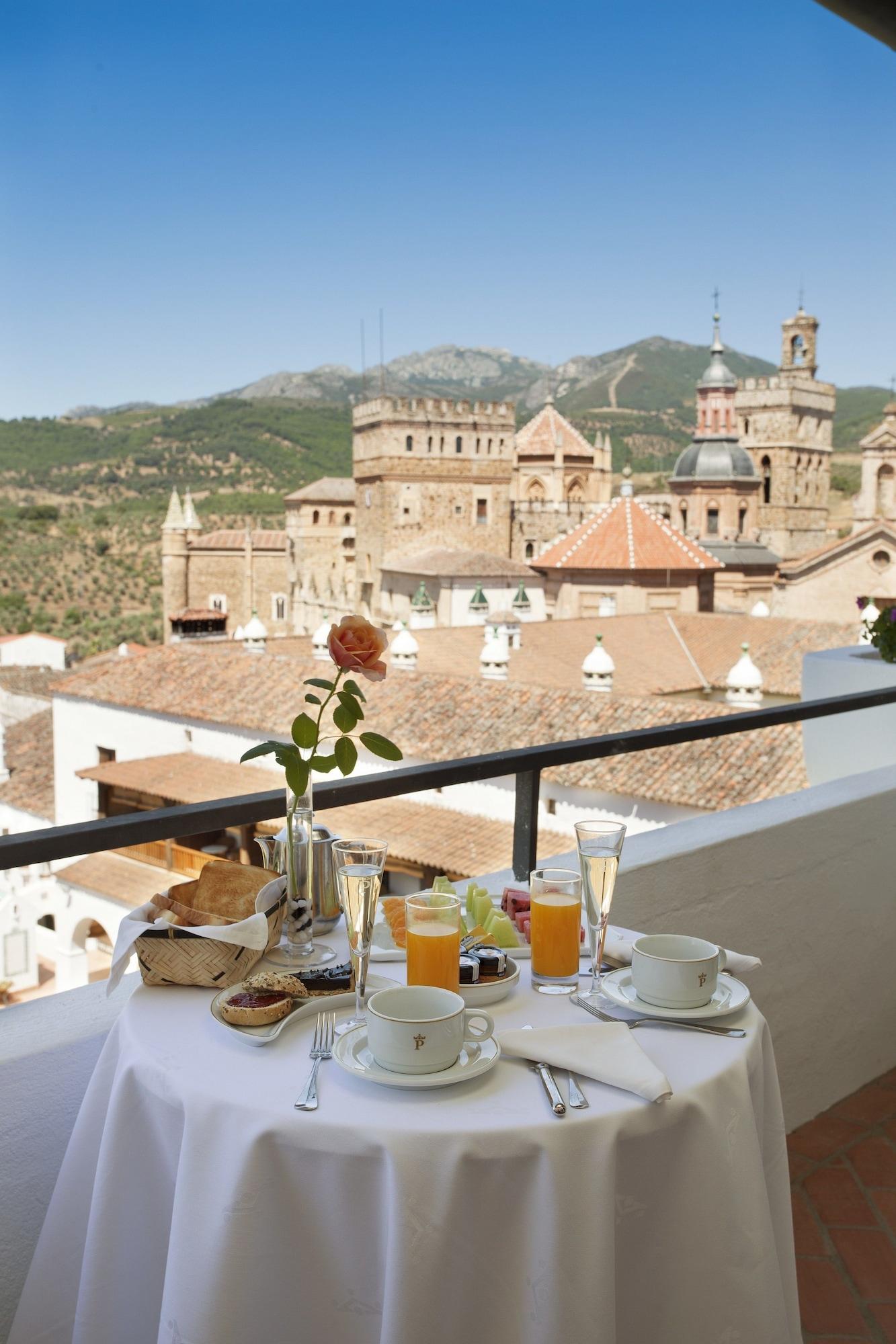 Parador De Guadalupe Guadalupe  Eksteriør bilde