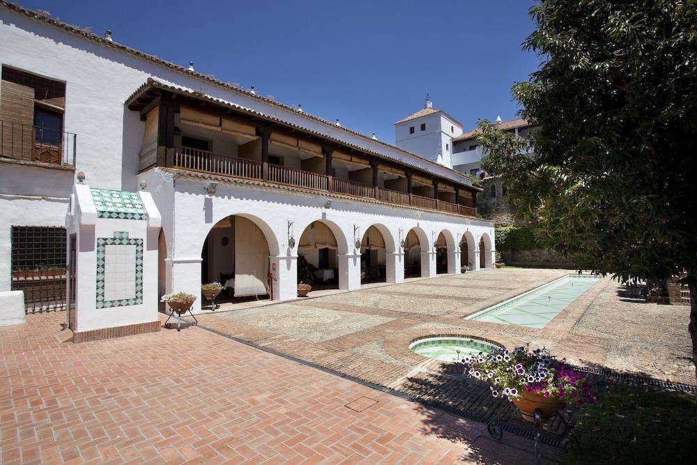 Parador De Guadalupe Guadalupe  Eksteriør bilde